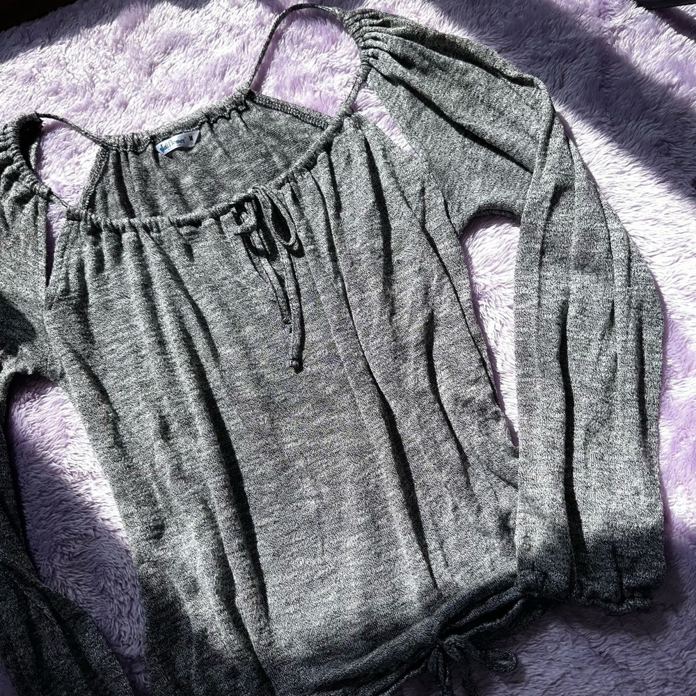 Wallflower • Cutout Detail Knot Top